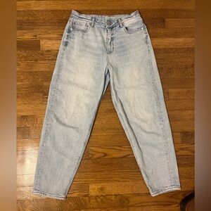 American Eagle Relaxed Mom Jeans